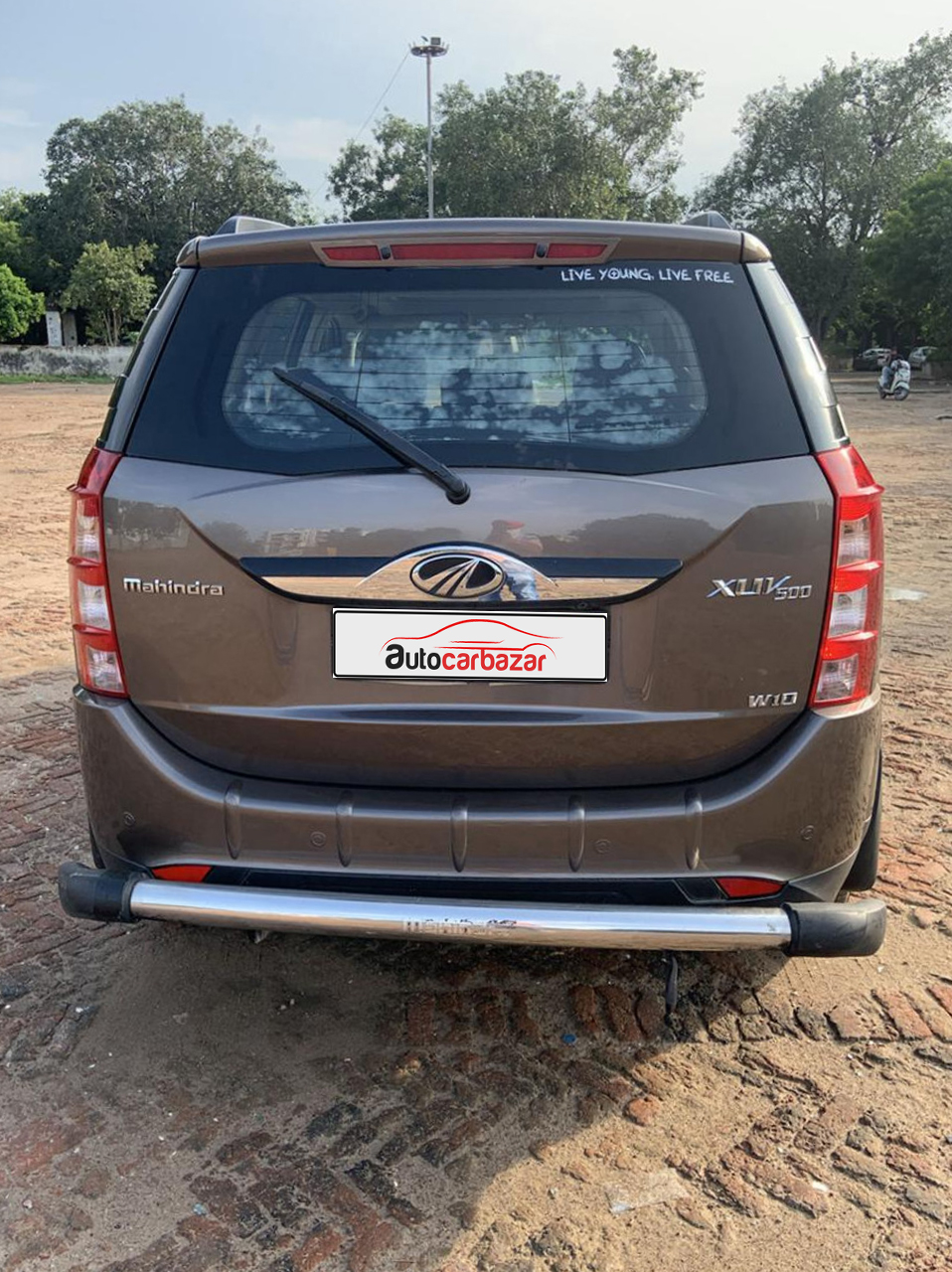 Mahindra XUV 500 W10 FWD